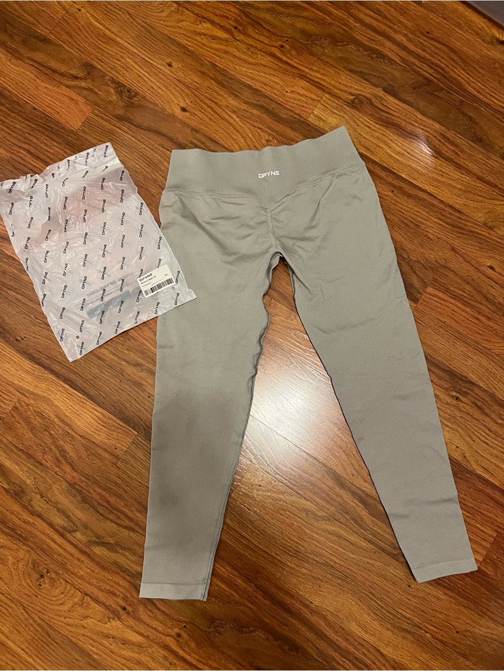 Like new DFYNE Motion Leggings grey size xl